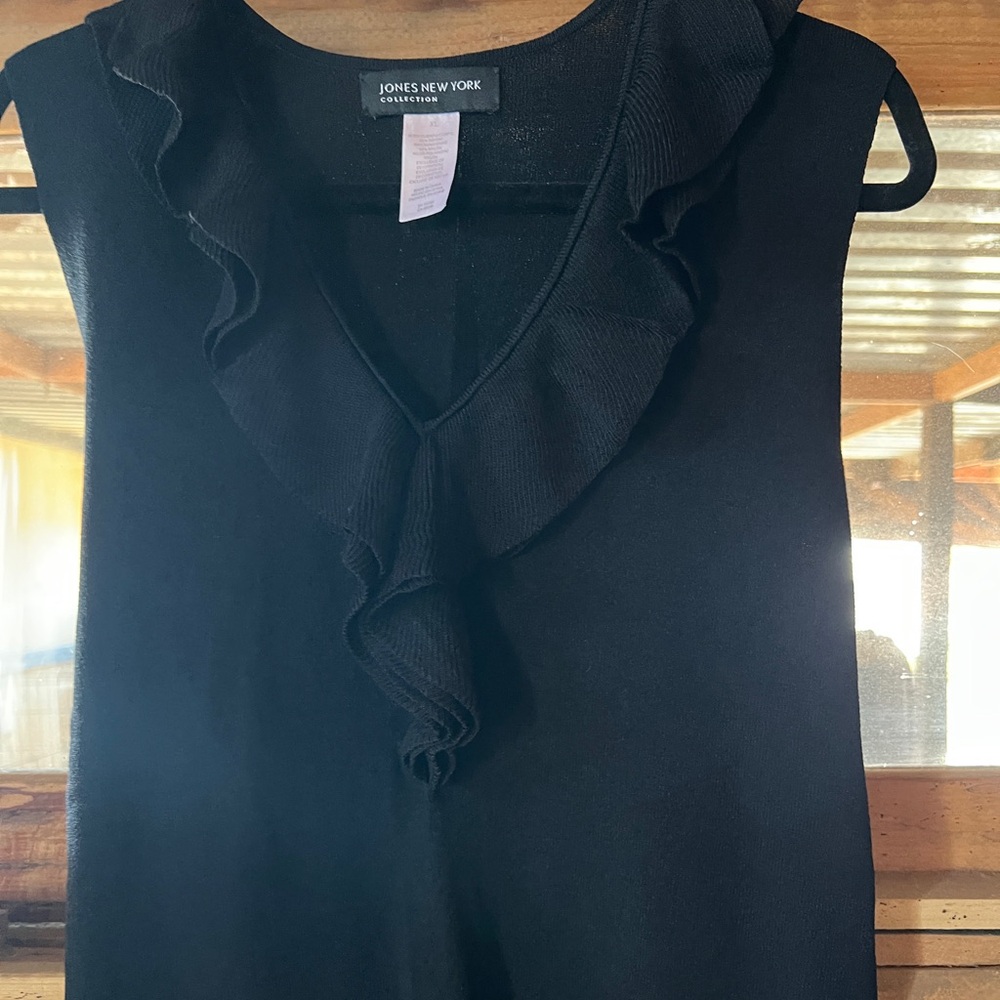 Jones New York Black Ruffled V-Neck Blouse